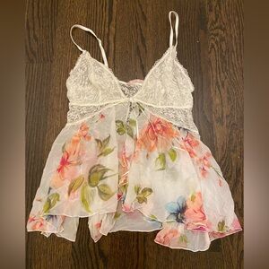 La Vie En Rose White Lace Detail